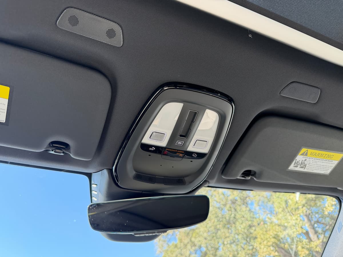 2026 Volvo XC60 plug-in hybrid - Image 14