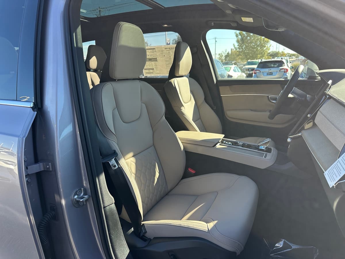 2026 Volvo XC90 - Image 8