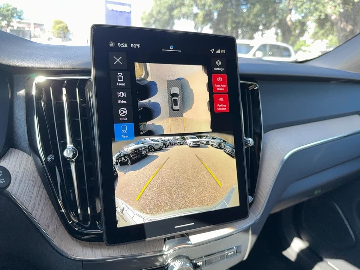 2026 Volvo XC60 - Image 17