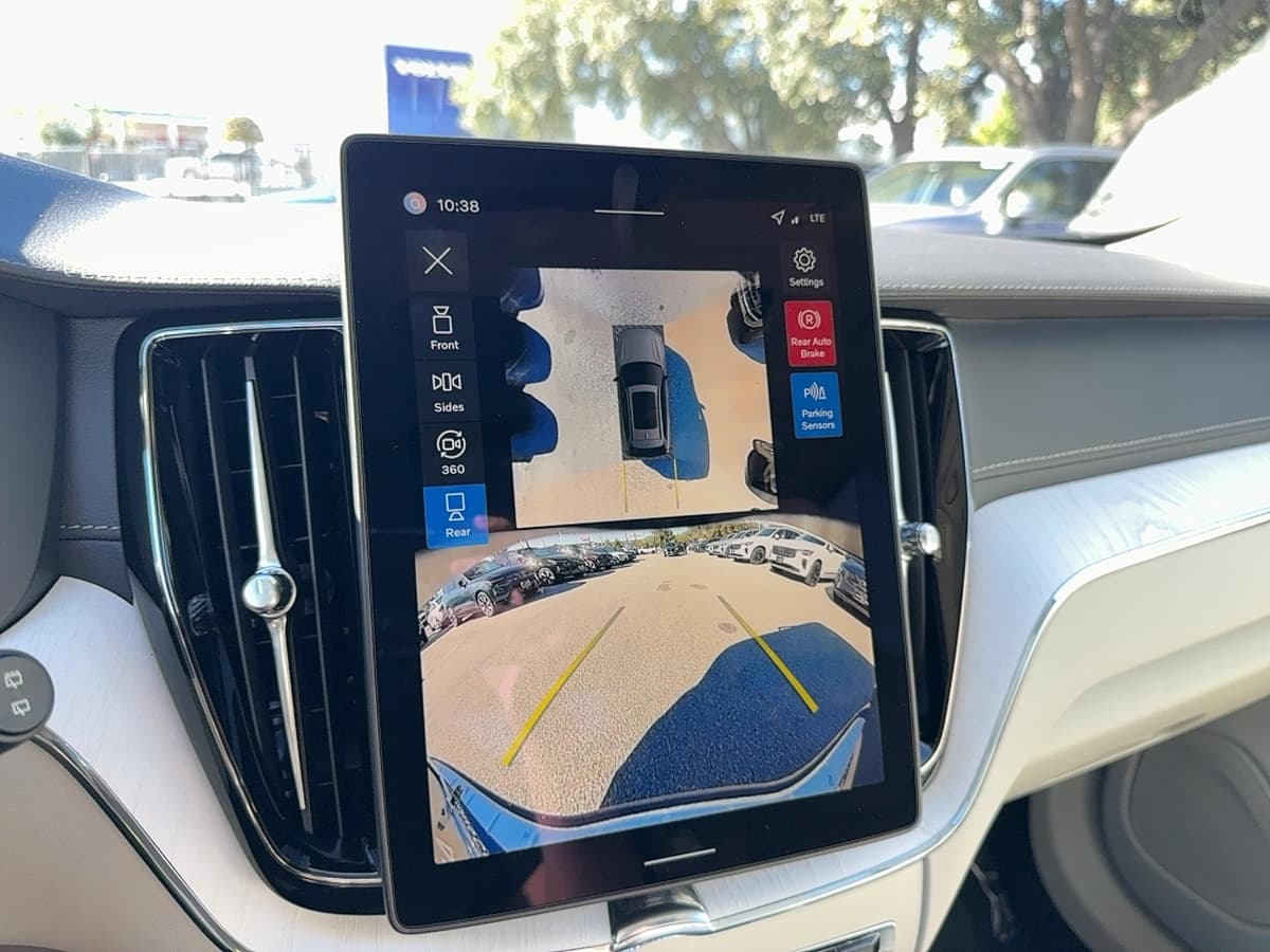 2026 Volvo XC60 - Image 23