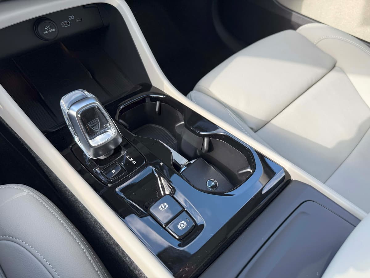 2026 Volvo XC40 - Image 27
