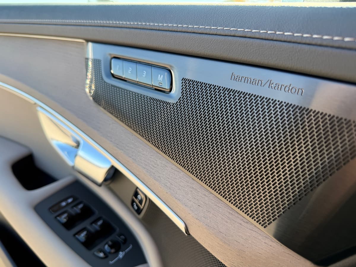 2026 Volvo XC90 plug-in hybrid - Image 18