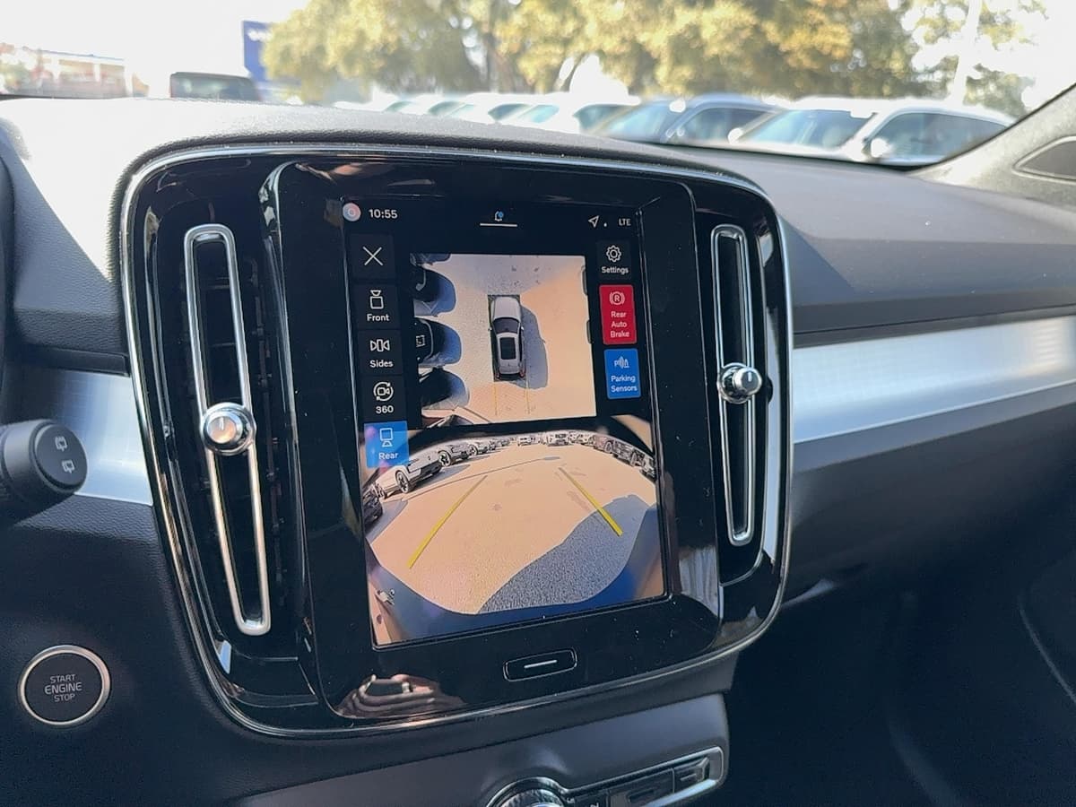 2026 Volvo XC40 - Image 21