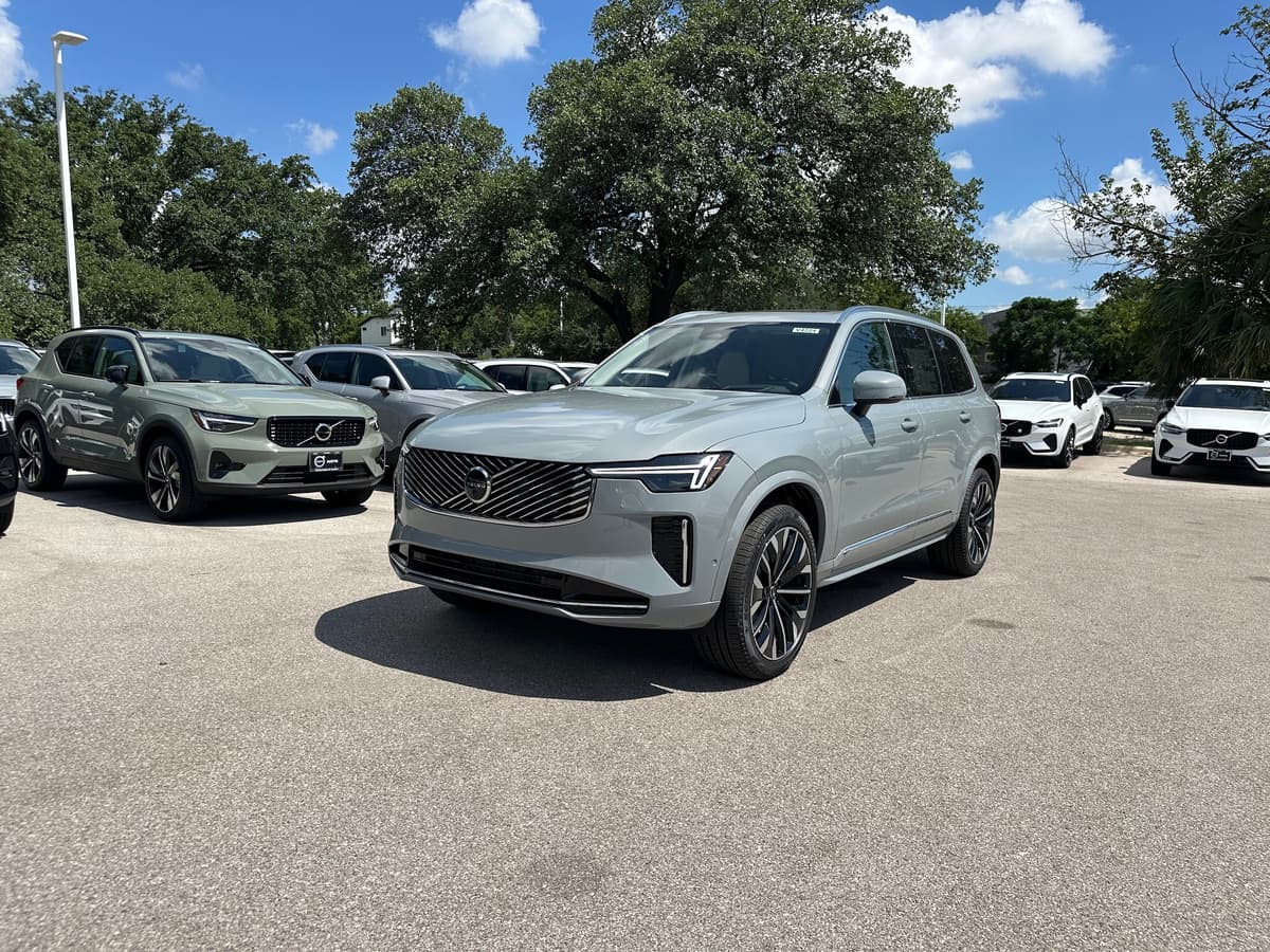 2026 Volvo XC90 - Image 2