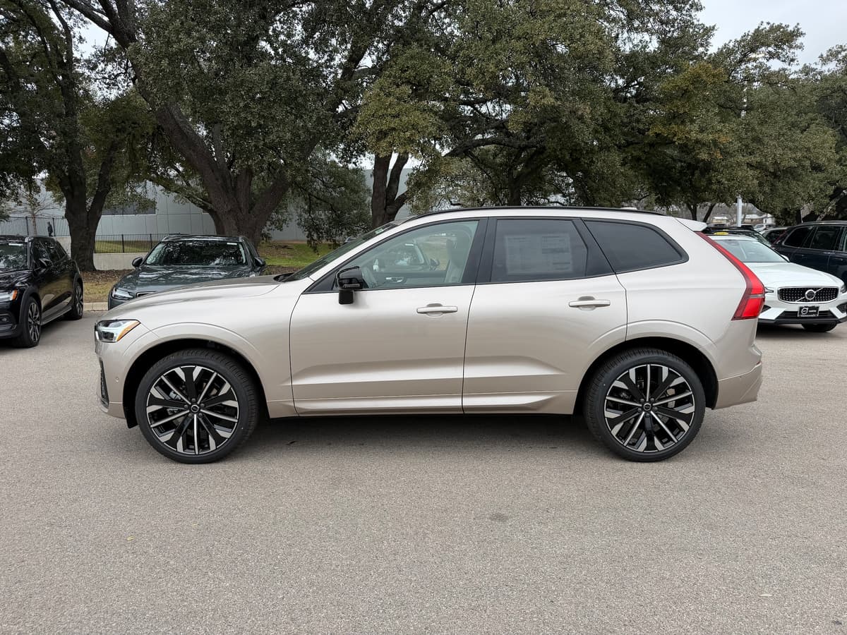 2026 Volvo XC60 - Image 3