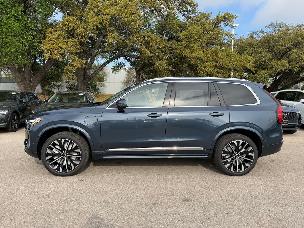 2026 Volvo XC90 plug-in hybrid - Image 3