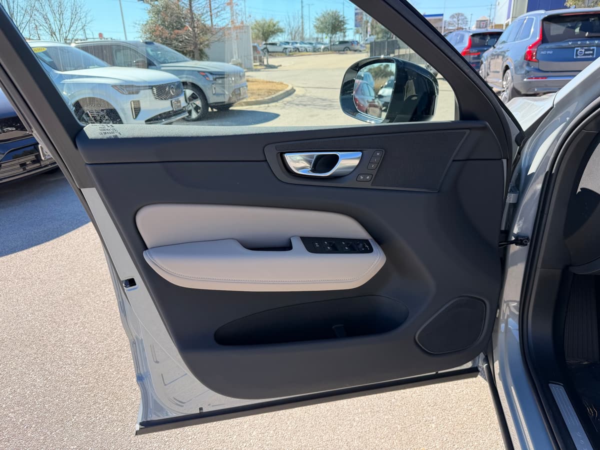 2026 Volvo XC60 - Image 16