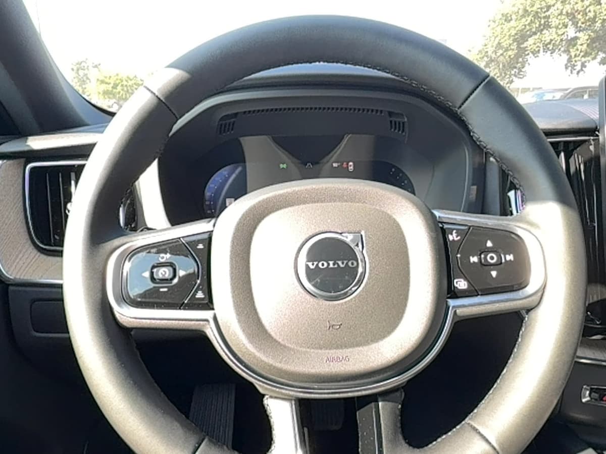 2026 Volvo XC60 - Image 14