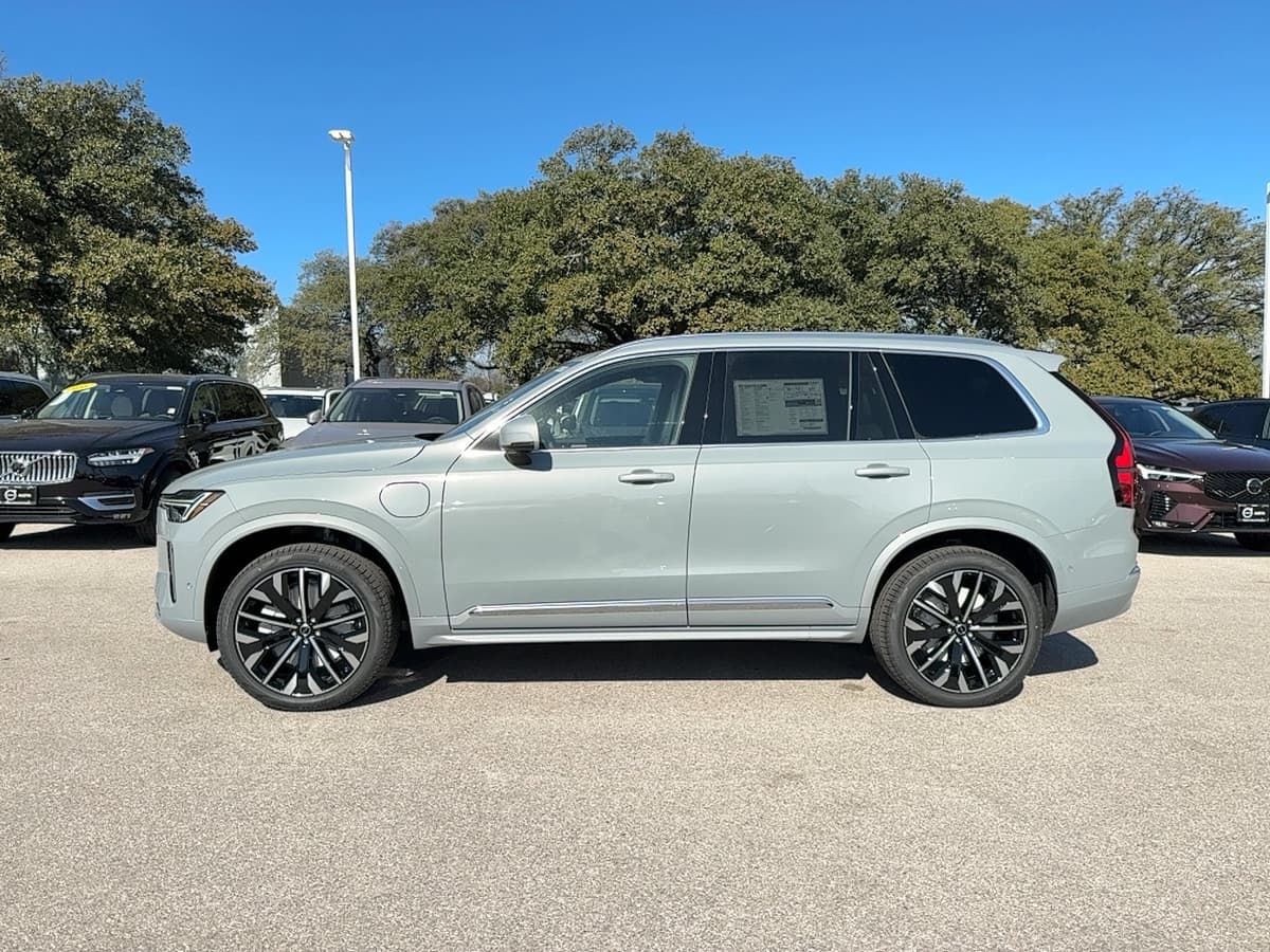 2026 Volvo XC90 plug-in hybrid - Image 3