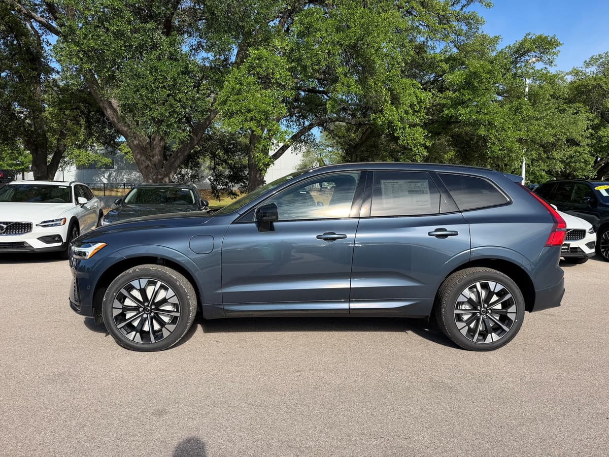 2026 Volvo XC60 plug-in hybrid - Image 3