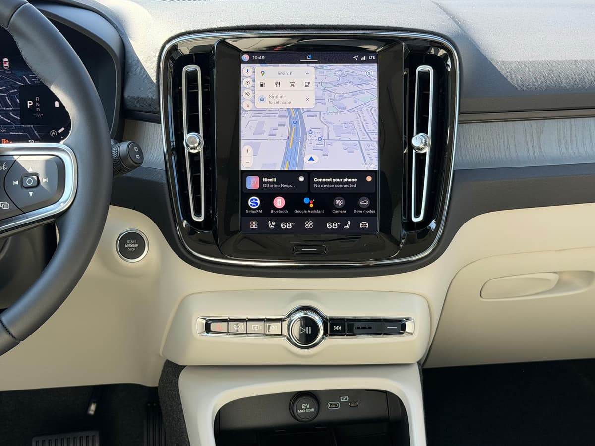 2026 Volvo XC40 - Image 12