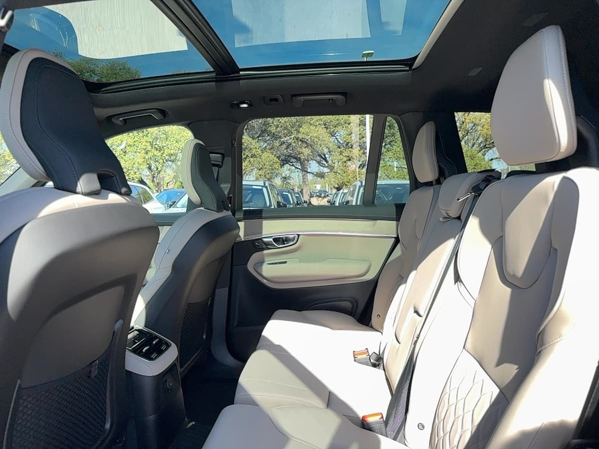 2026 Volvo XC90 plug-in hybrid - Image 15