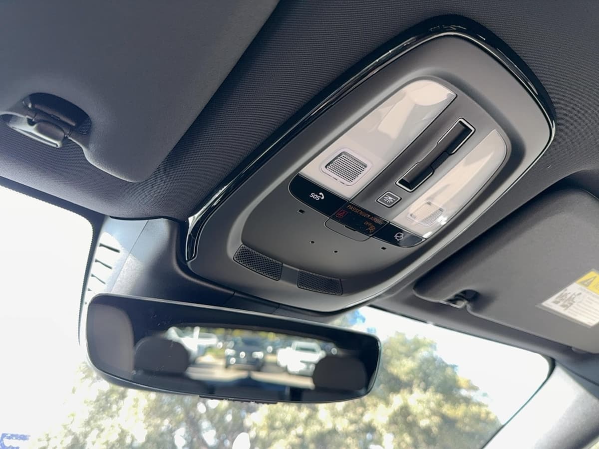 2026 Volvo XC60 - Image 25