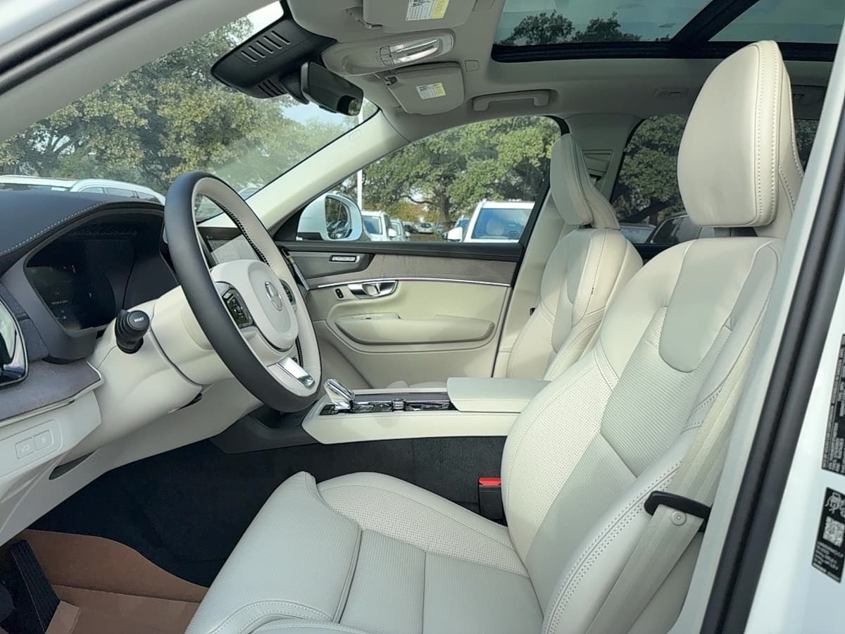 2026 Volvo XC90 plug-in hybrid - Image 10