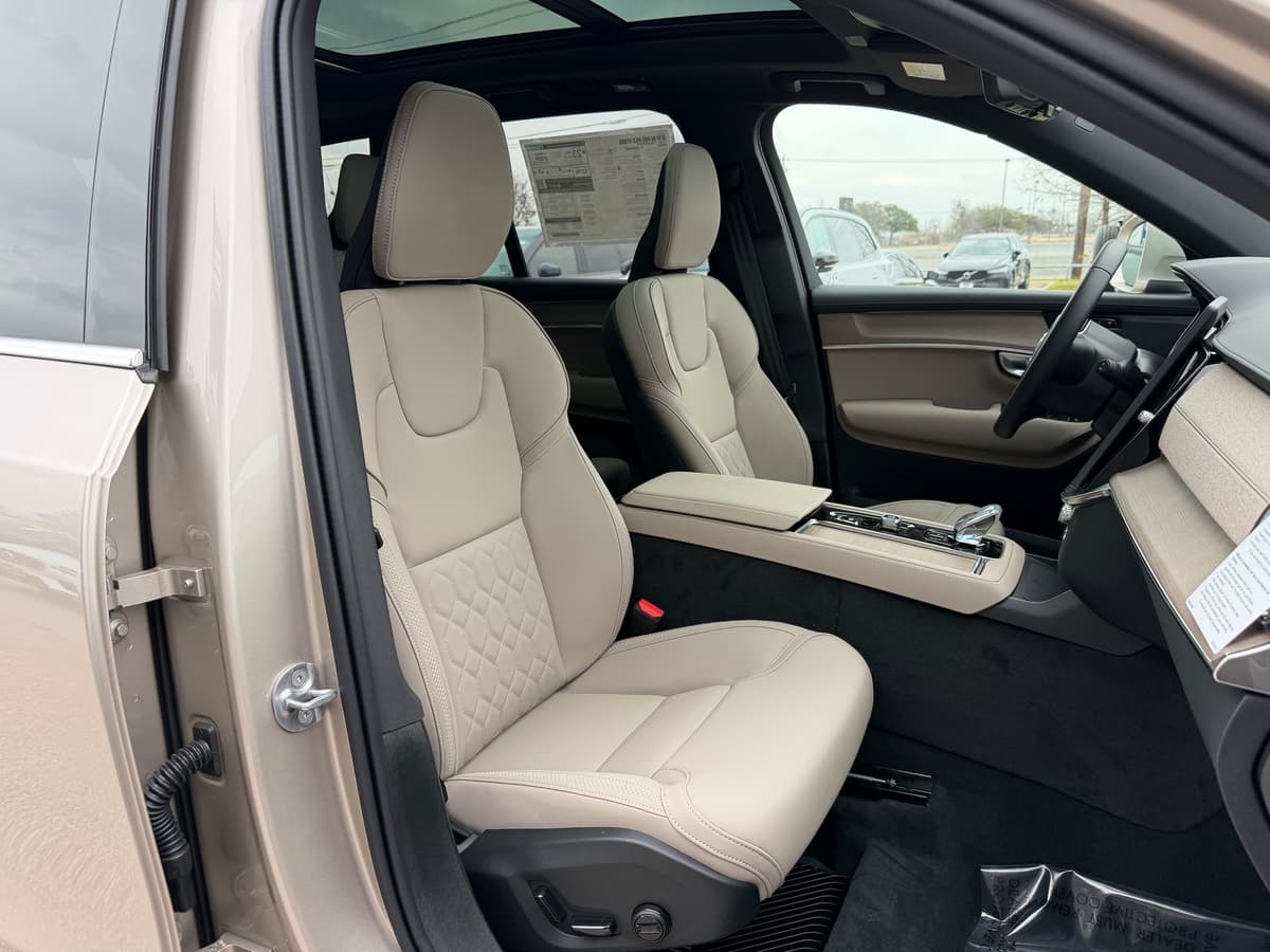 2026 Volvo XC90 - Image 8