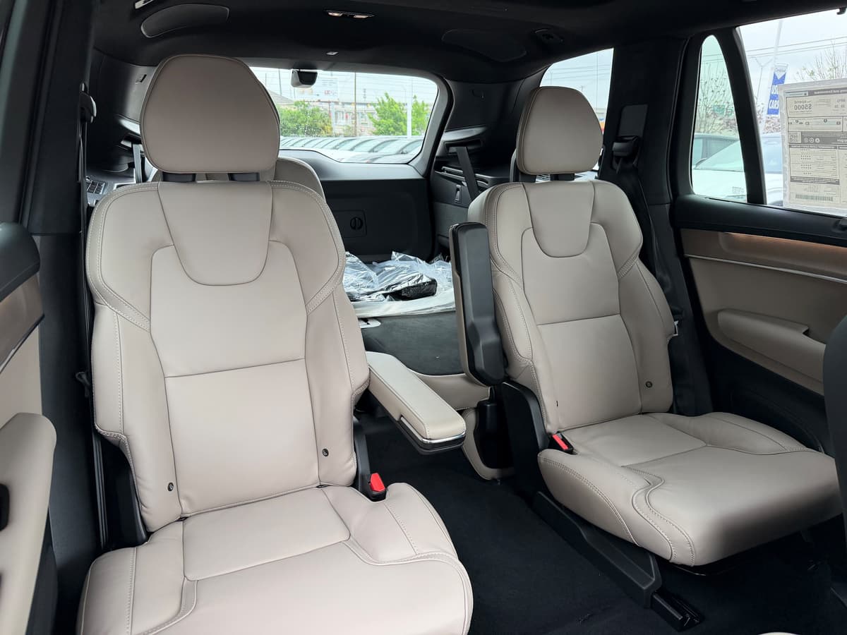2026 Volvo XC90 - Image 10