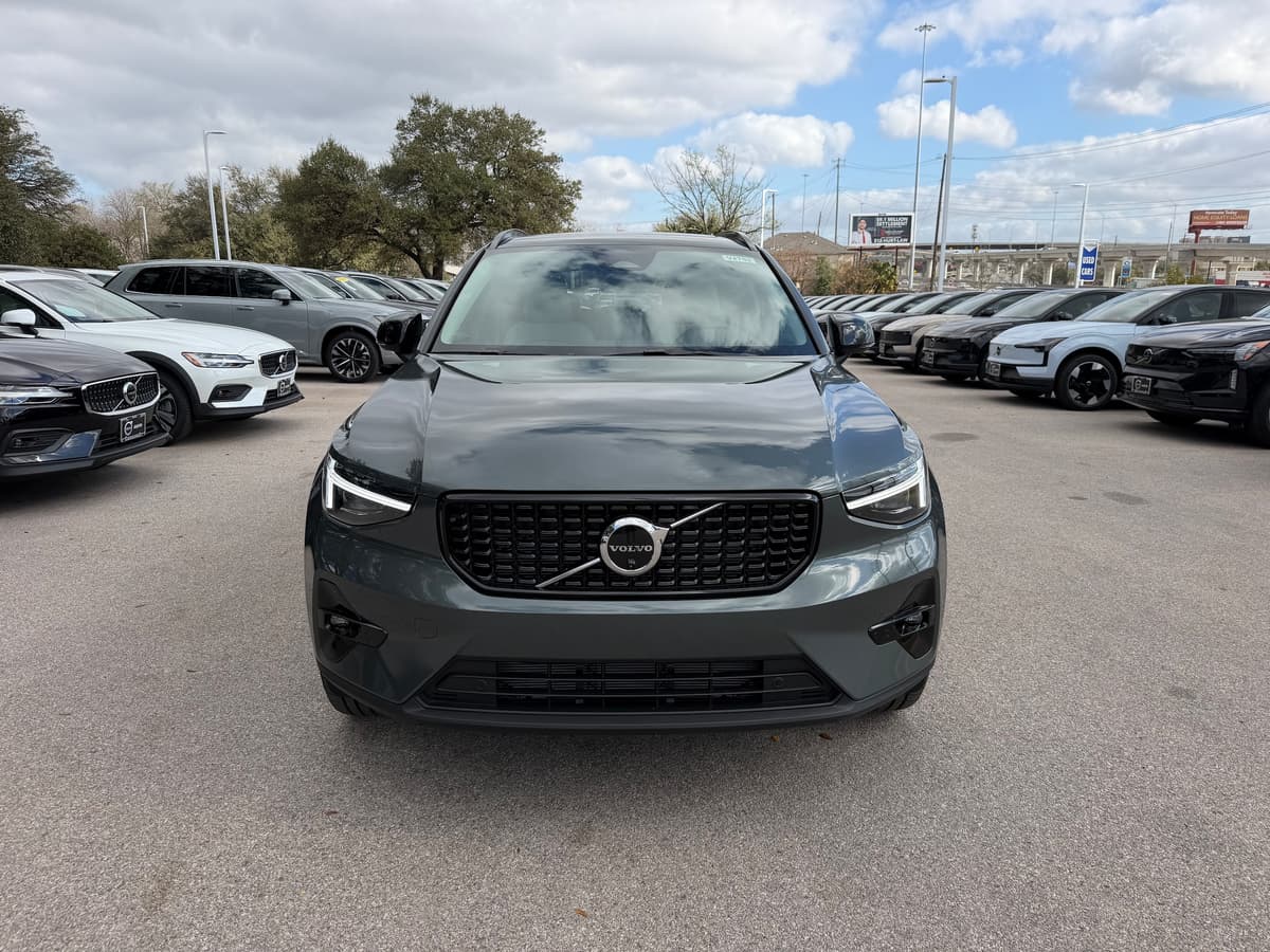 2026 Volvo XC40 - Image 6