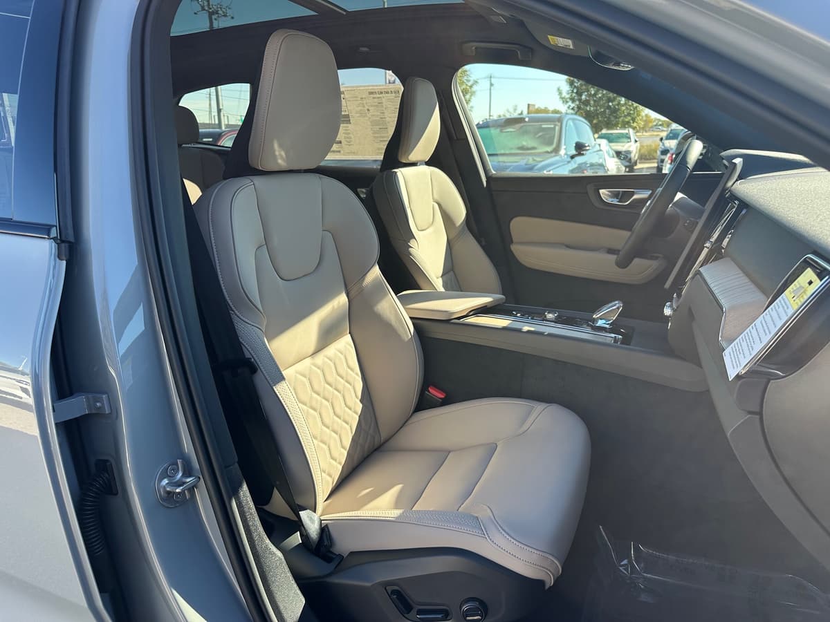 2026 Volvo XC60 - Image 8