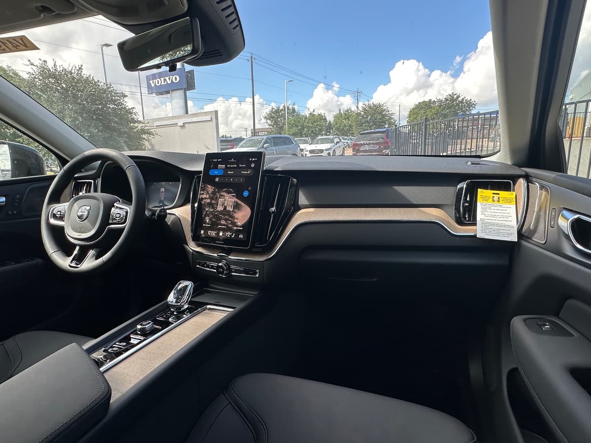 2026 Volvo XC60 - Image 10