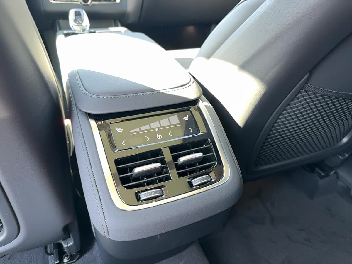 2026 Volvo XC90 - Image 16