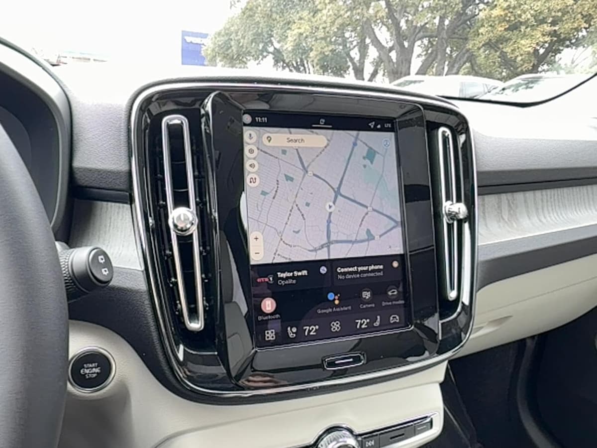 2026 Volvo XC40 - Image 21