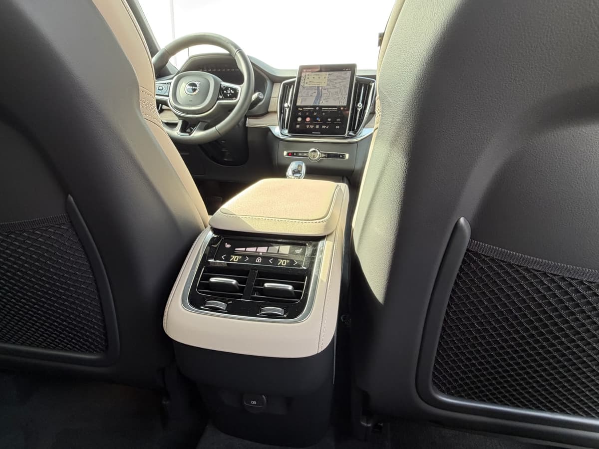 2026 Volvo XC90 - Image 12