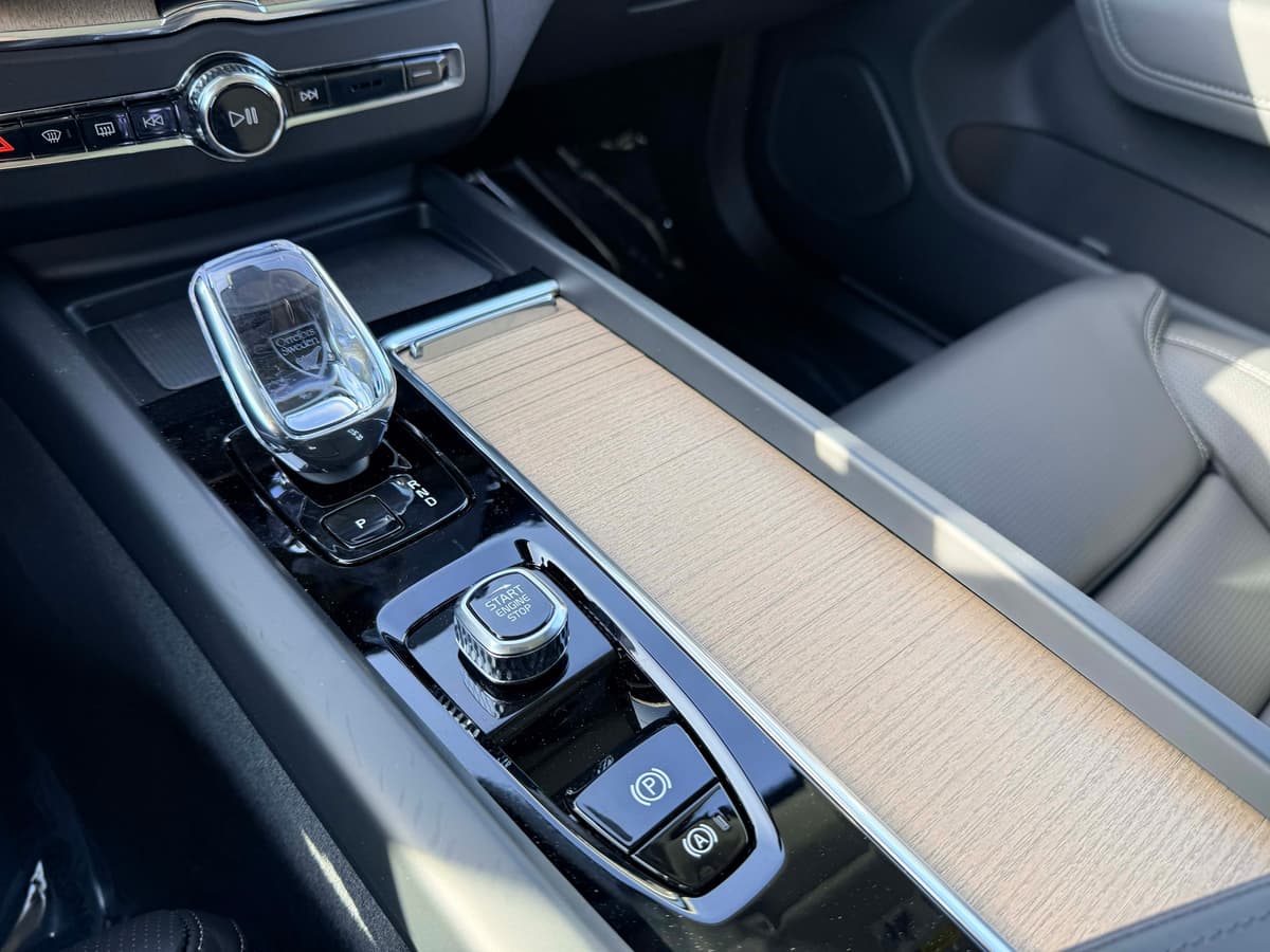 2026 Volvo XC60 - Image 24