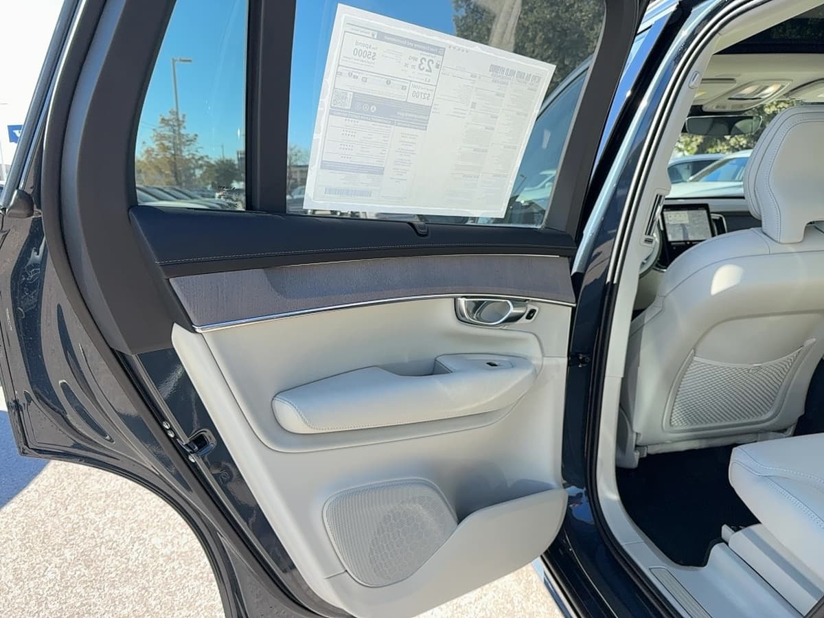 2026 Volvo XC90 - Image 15