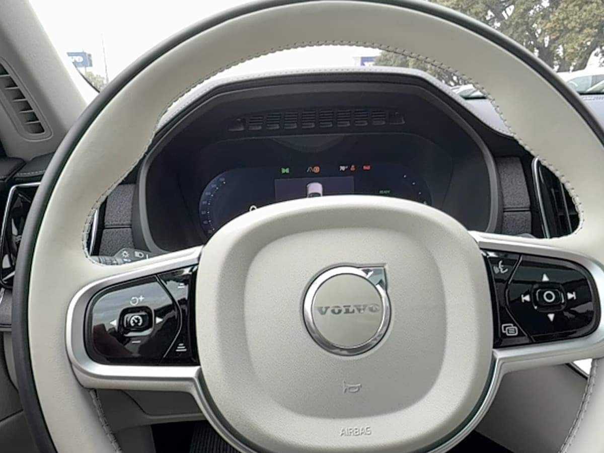 2026 Volvo XC90 plug-in hybrid - Image 20