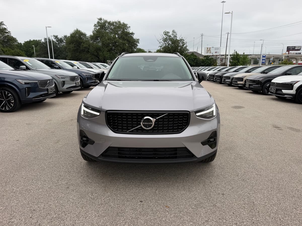 2026 Volvo XC40 - Image 5
