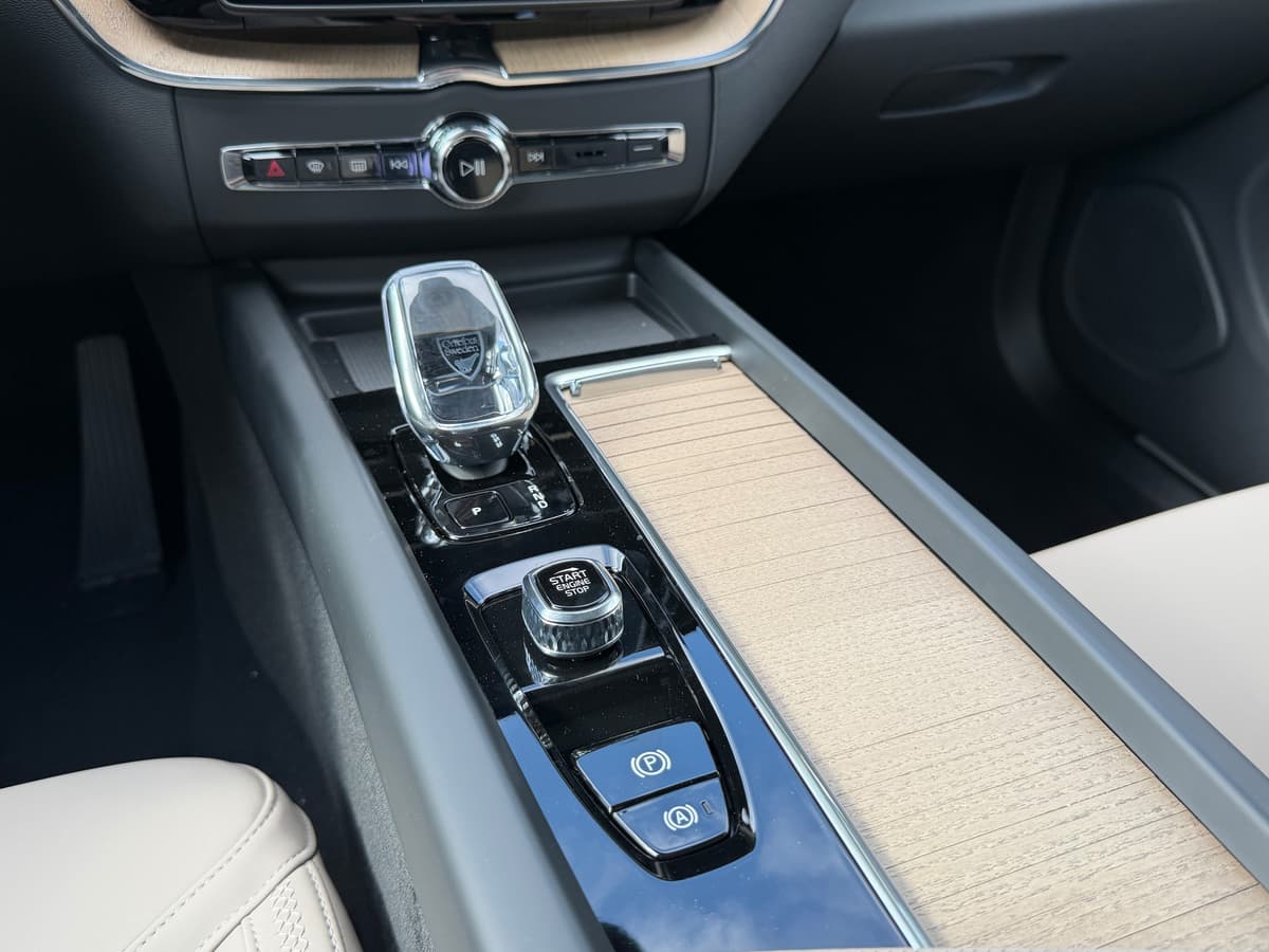 2026 Volvo XC60 - Image 13