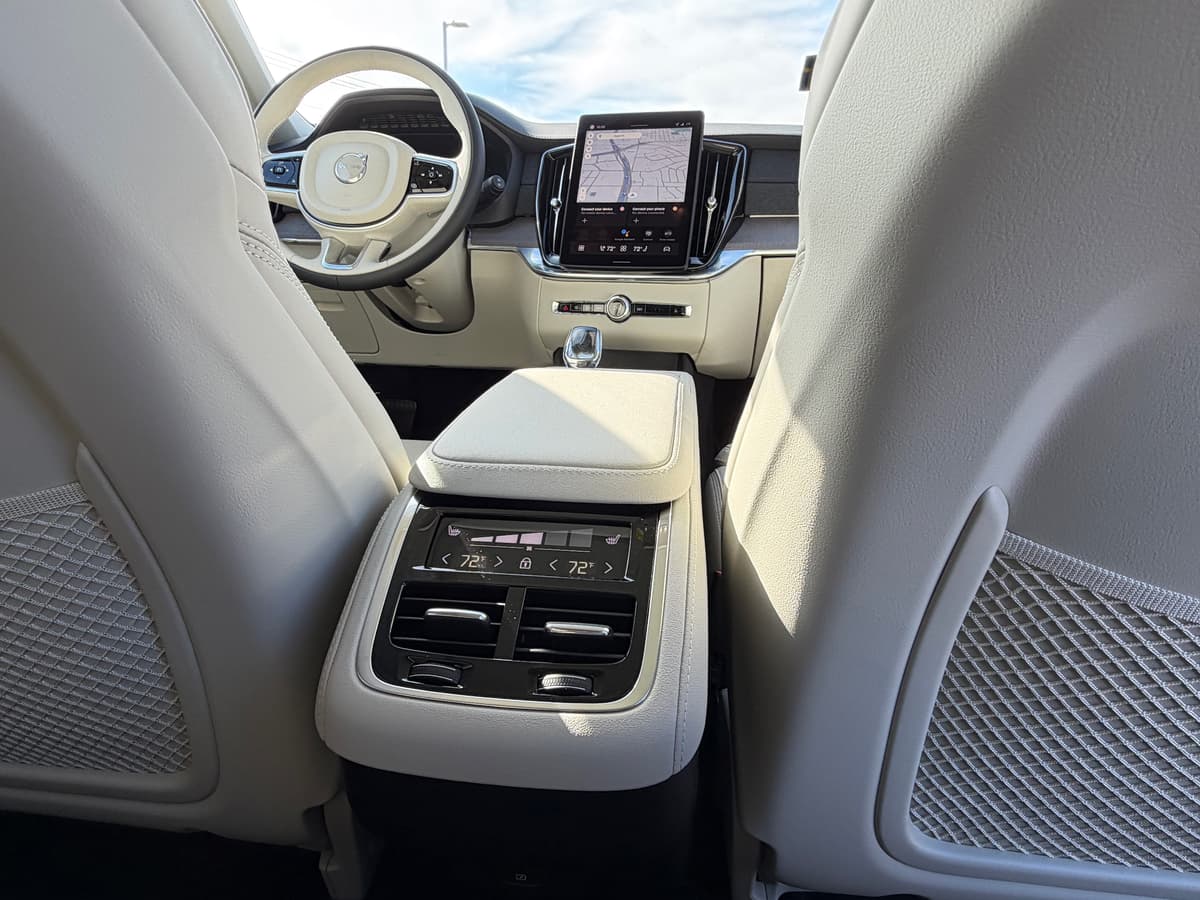 2026 Volvo XC90 - Image 12