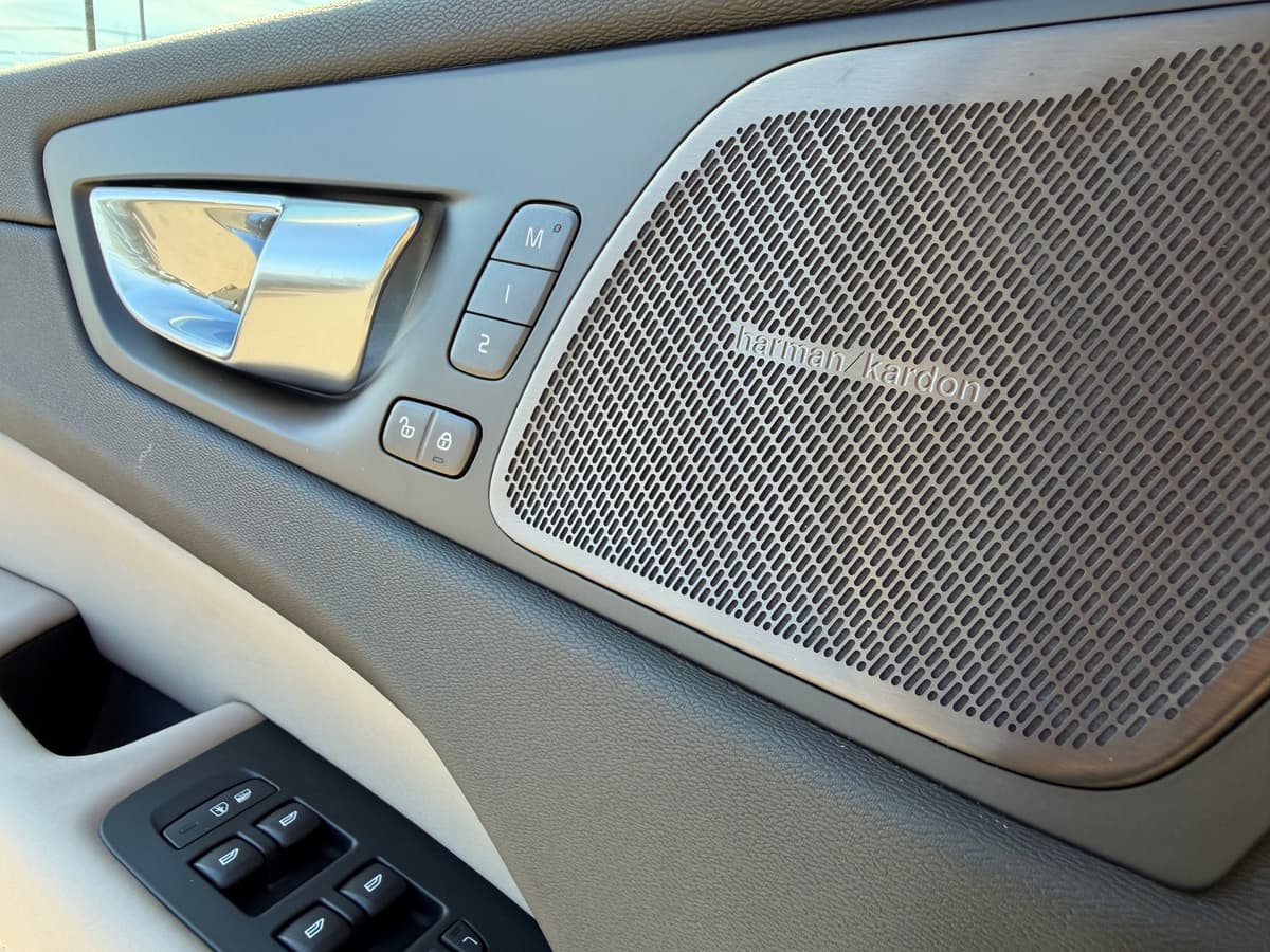 2026 Volvo XC60 - Image 18