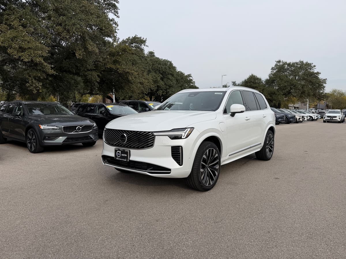 2026 Volvo XC90 plug-in hybrid - Image 2