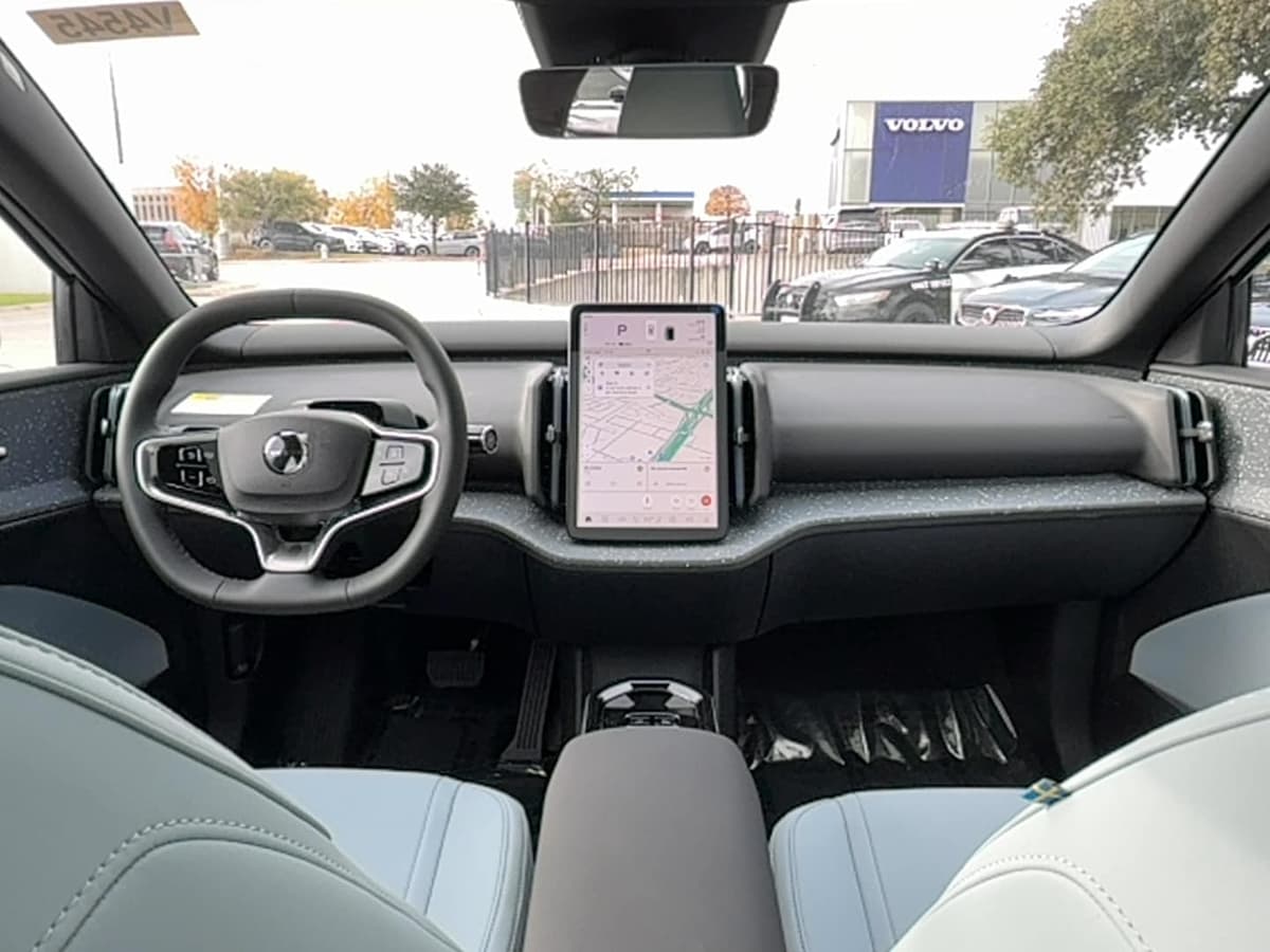 2026 Volvo EX30 - Image 17