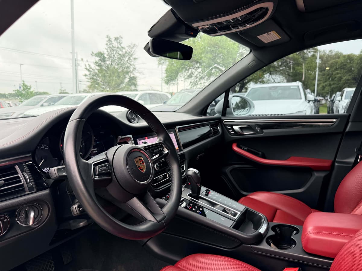 2023 Porsche Macan - Image 9