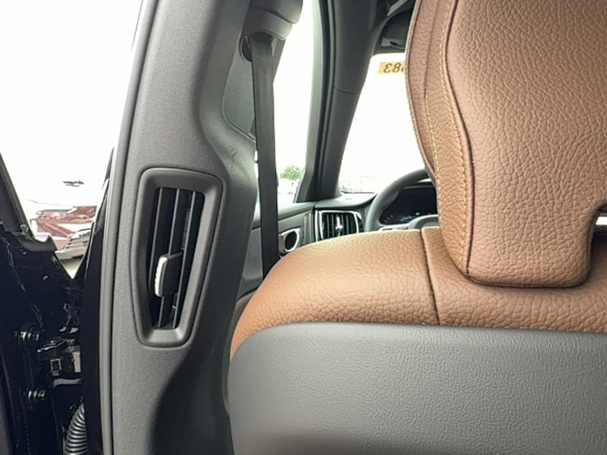 2026 Volvo V60 Cross Country - Image 18