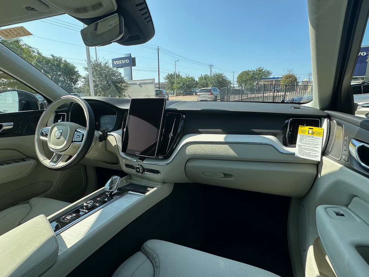 2026 Volvo XC60 - Image 10