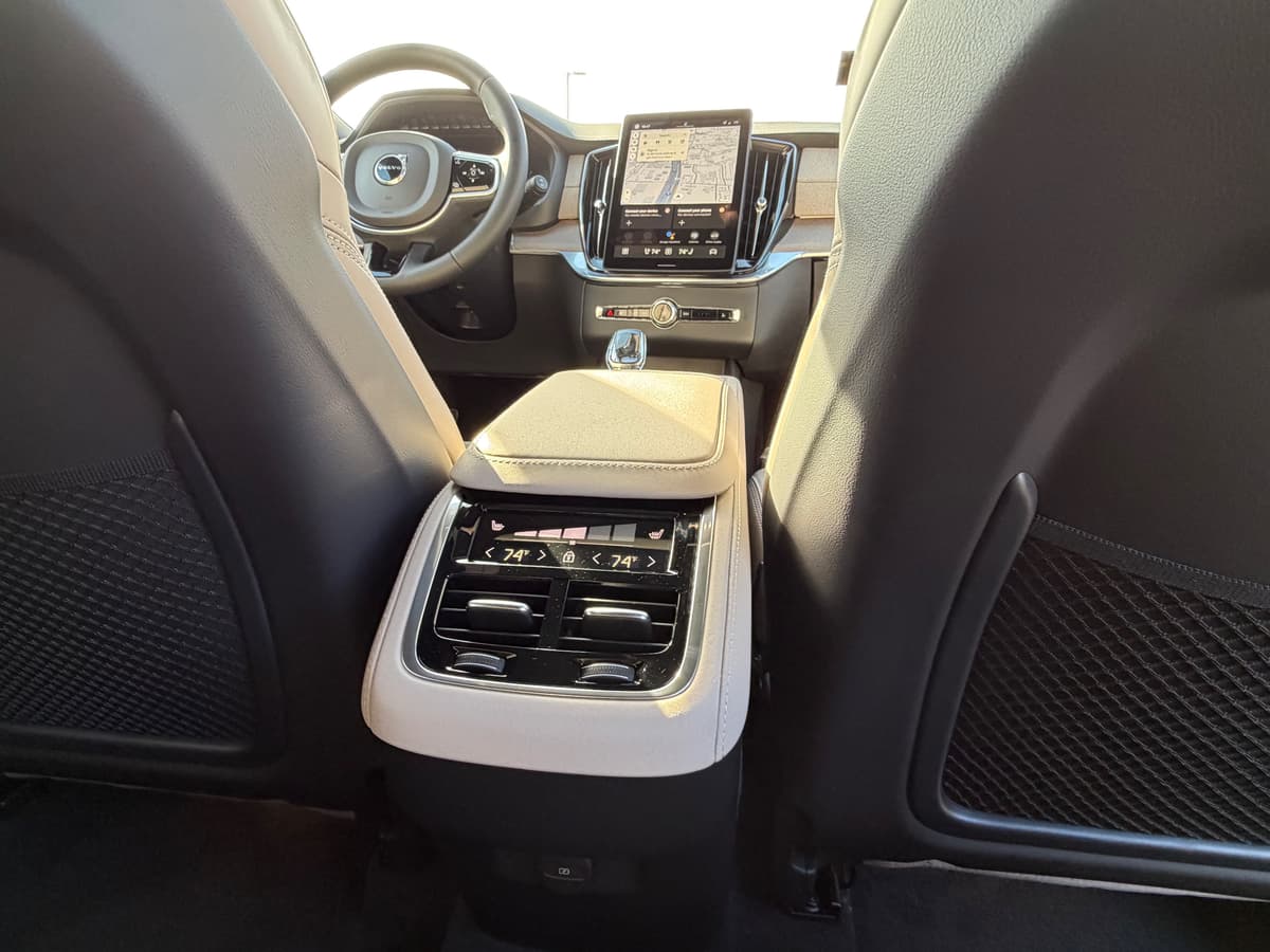 2026 Volvo XC90 - Image 12