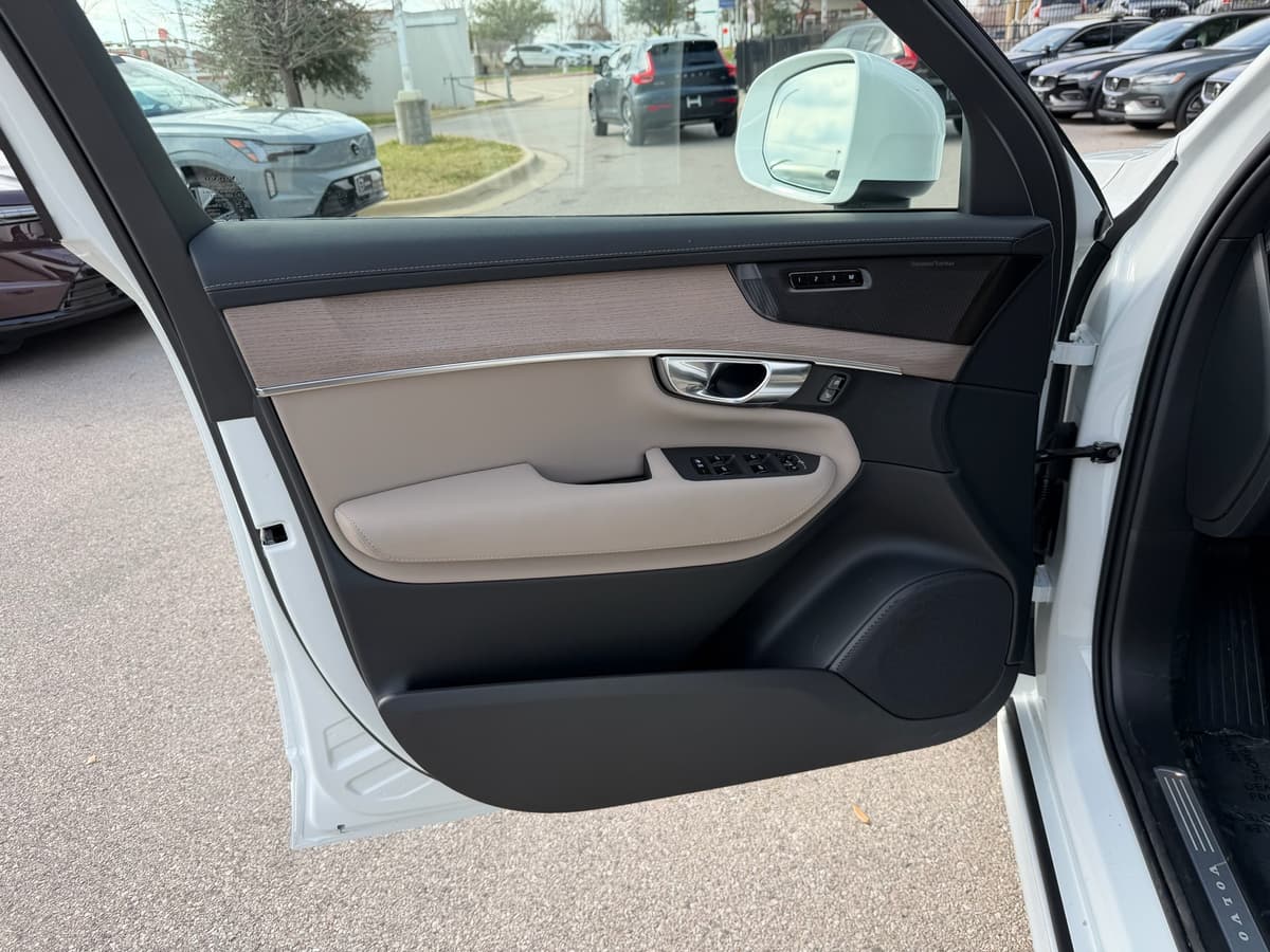 2026 Volvo XC90 - Image 18