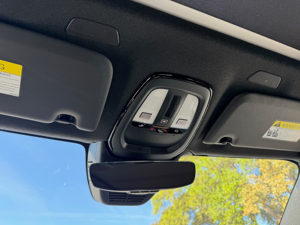 2026 Volvo XC40 - Image 16