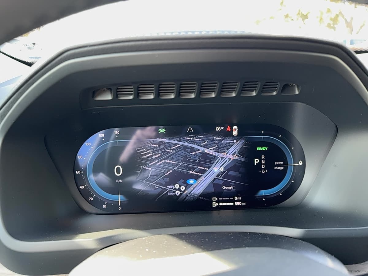 2025 Volvo XC90 plug-in hybrid - Image 20