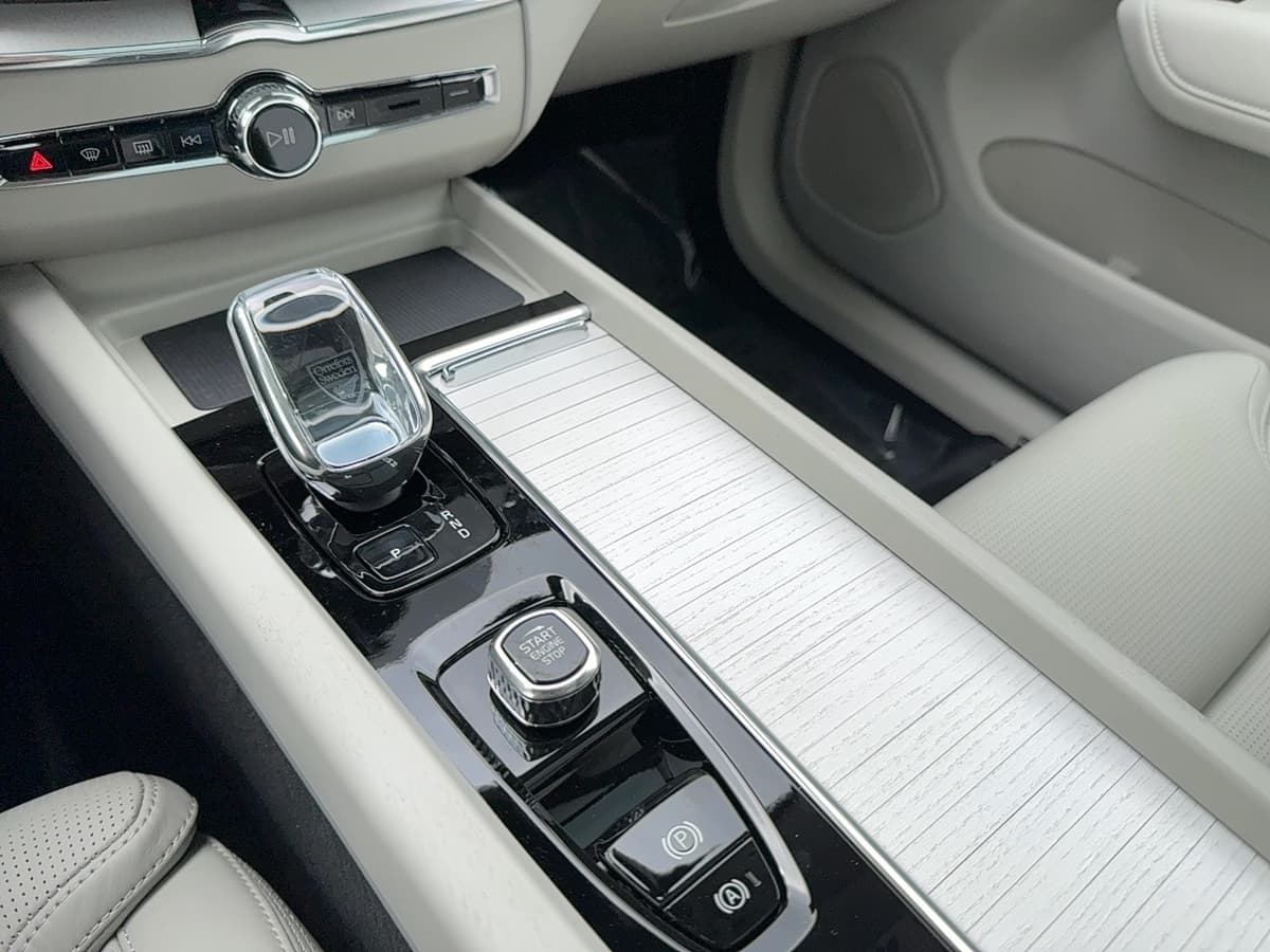 2026 Volvo XC60 - Image 25