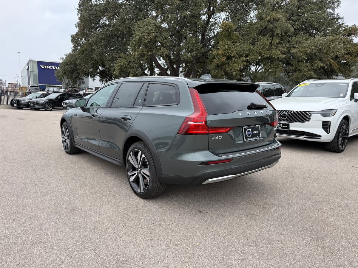 2026 Volvo V60 Cross Country - Image 4