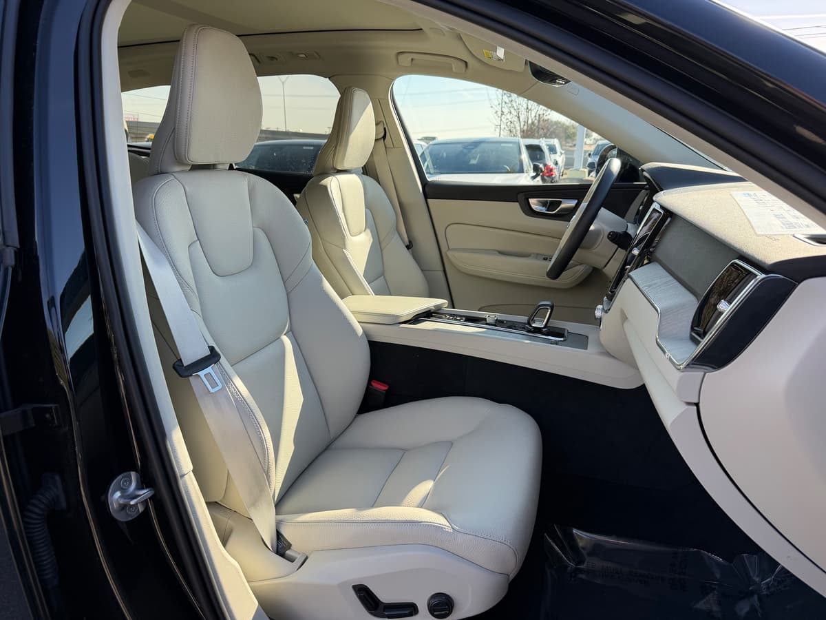 2024 Volvo XC60 plug-in hybrid - Image 8