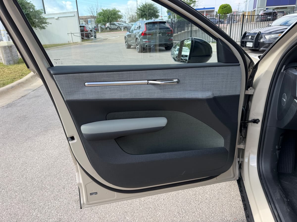 2026 Volvo EX30 - Image 18