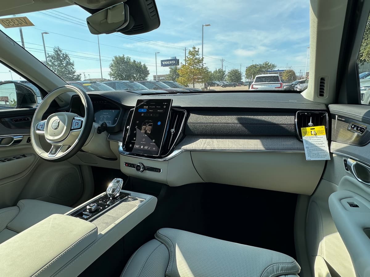 2026 Volvo XC90 - Image 11