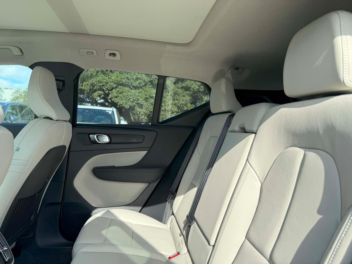2026 Volvo XC40 - Image 18