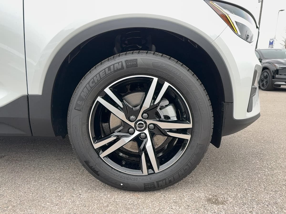 2026 Volvo XC40 - Image 9