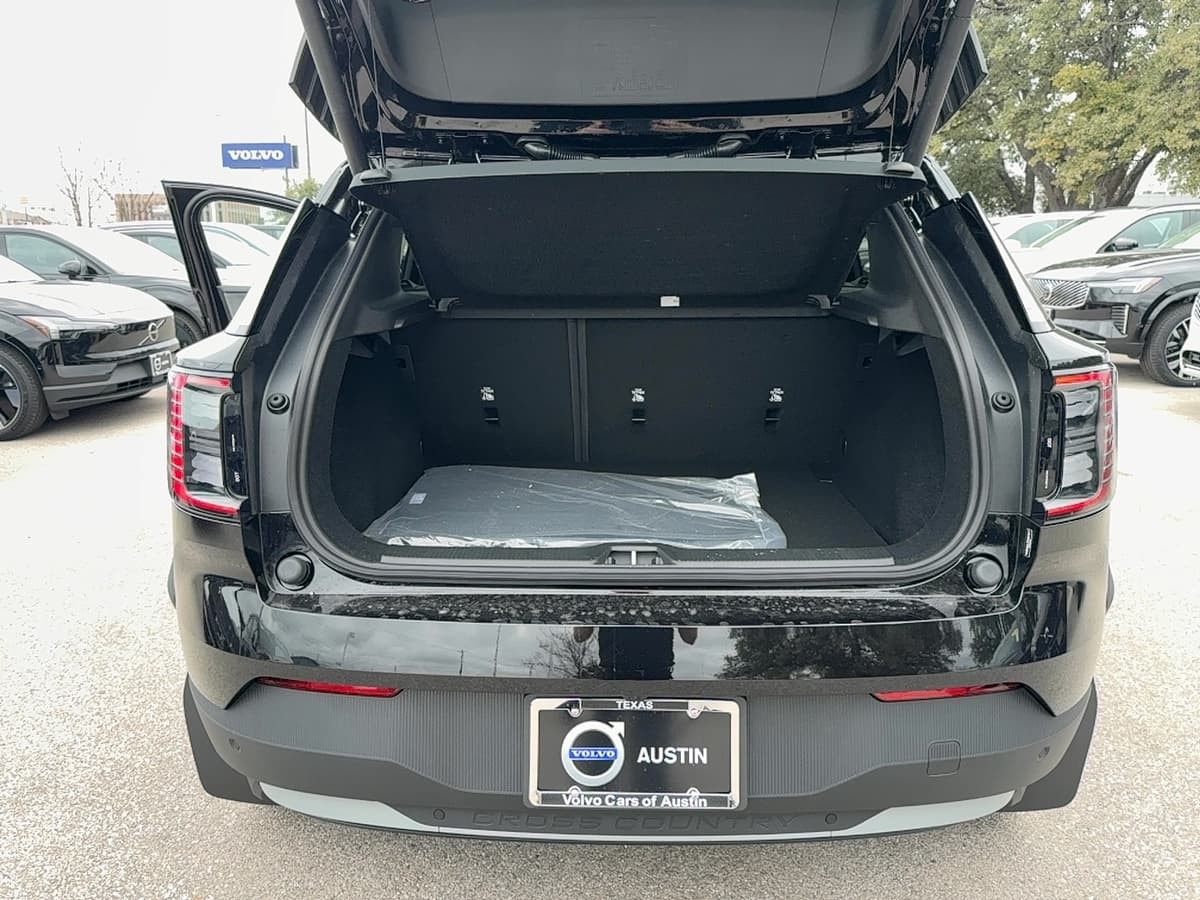 2026 Volvo EX30 Cross Country - Image 25